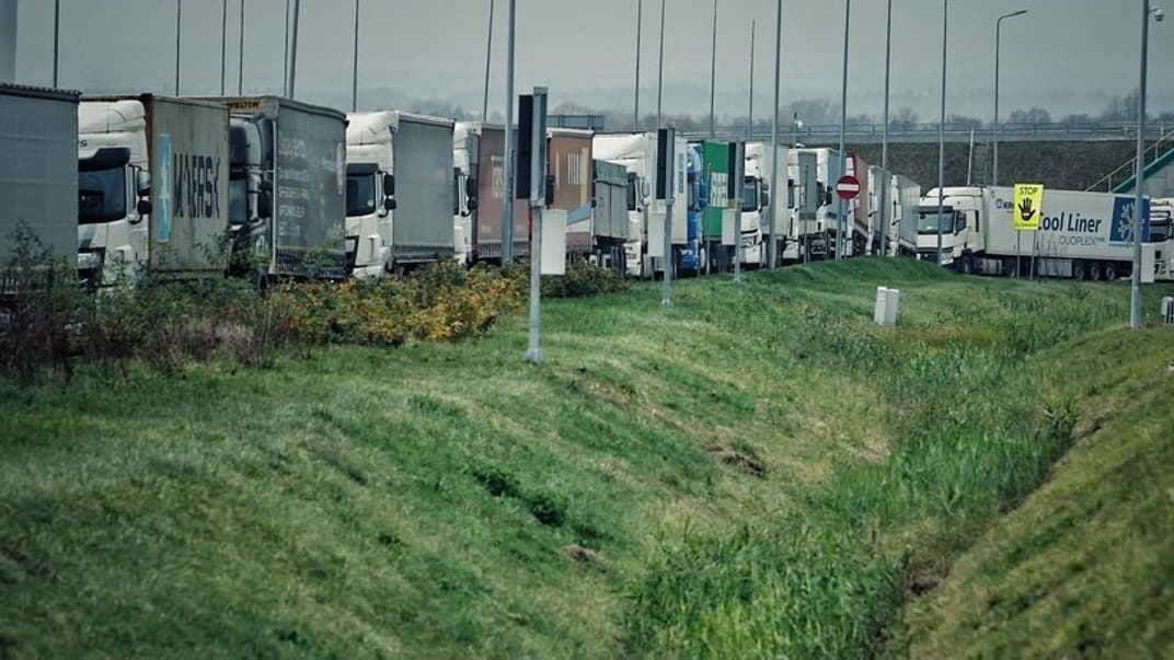 Заблокированные грузовики на границе