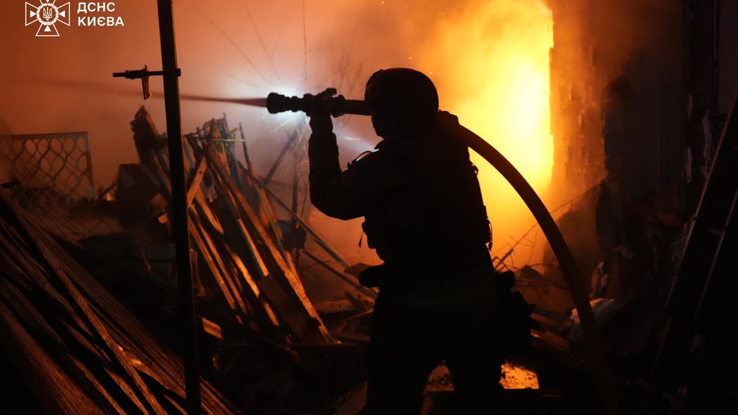 Последствия российской дроновой атаки по Киеву, 4 мая 2025 года