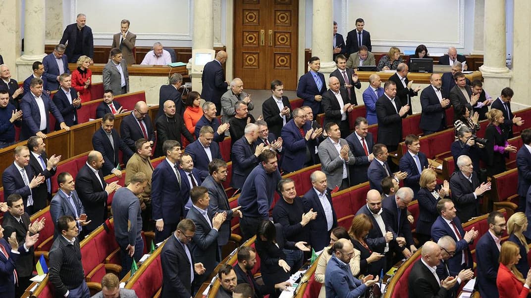 Народні депутати в сесійній залі під час засідання Ради в ніч голосування за держбюджет-2019, Київ, 22 листопада 2018 року