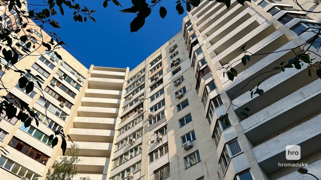 Многоэтажный дом в Киеве, где в августе трагически погибли две девочки после падения с 15-го этажа