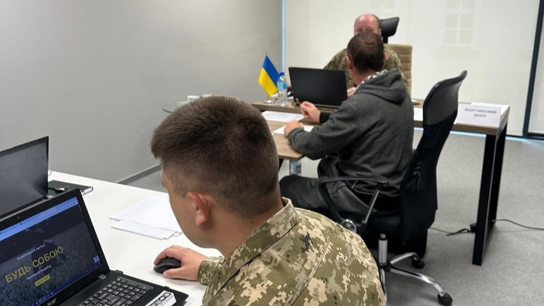 Консультації та супровід в оформленні документів надаватимуть офіцери ЗСУ, відряджені з України