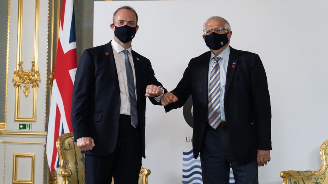 Міністр закордонних справ Великої Британії Домінік Рааб (ліворуч) і Високий представник ЄС із питань зовнішньої та безпекової політики Жозеп Боррель. Лондон, Велика Британія, 5 травня 2021 року