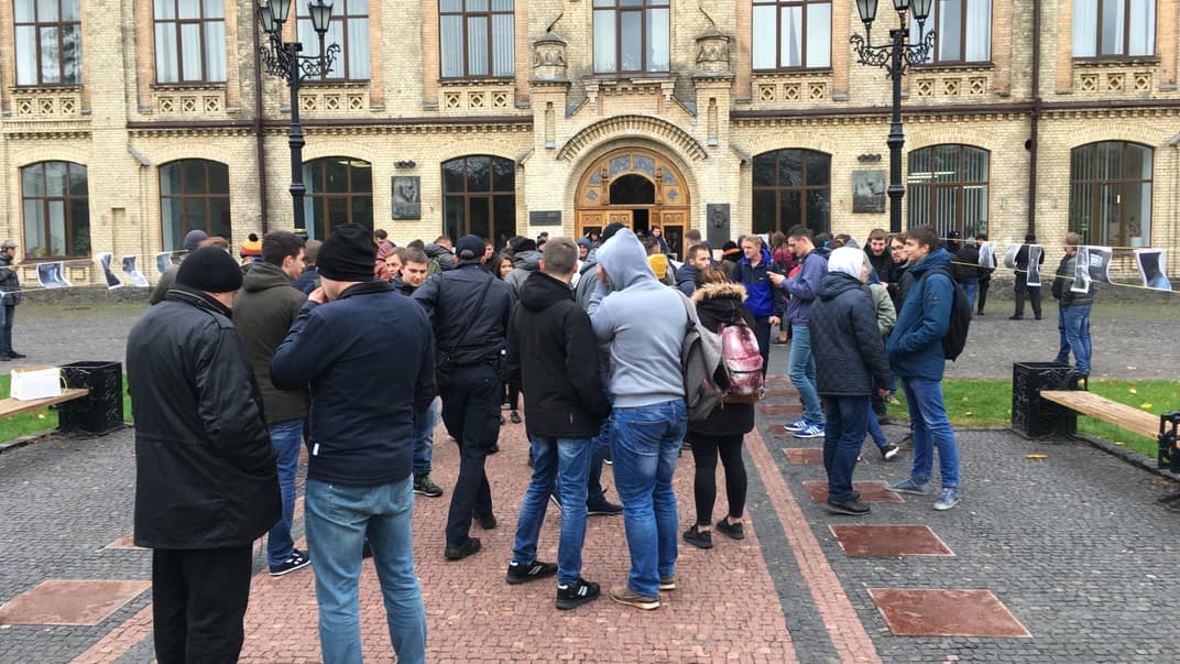 Студенти КПІ у Києві влаштували акцію: вимагали відставки ректора та покращення умов навчання