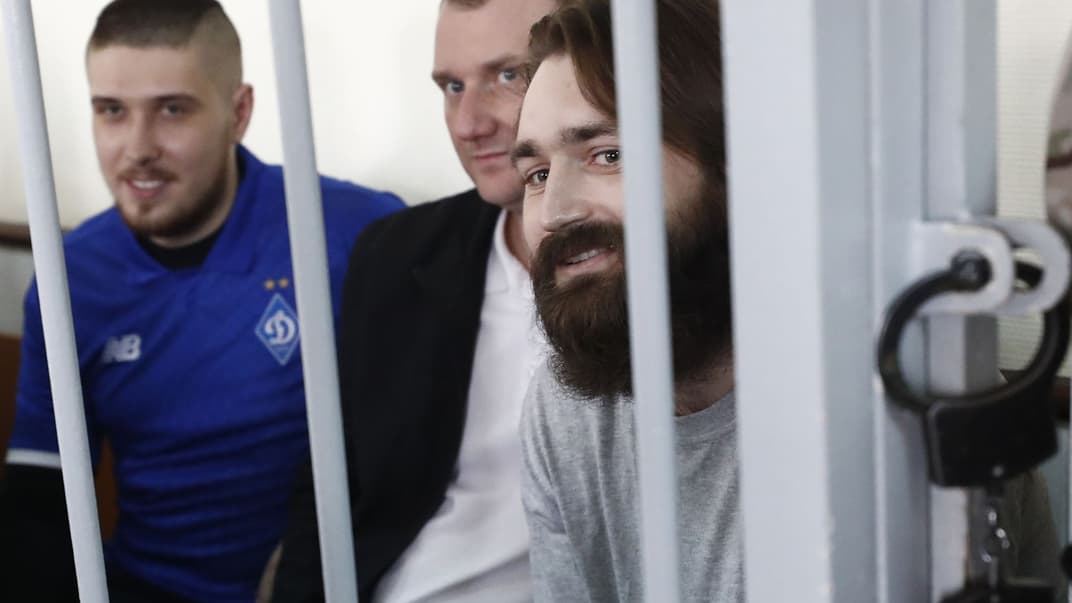 Украинские пленные моряки (слева направо) Богдан Головаш, Денис Гриценко и Сергей Попов в суде в Москве, 17 июля 2019 год