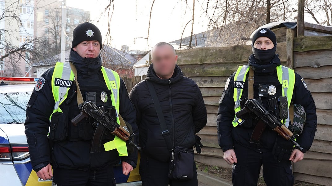 У Чернігові затримали чоловіка, який вигукнув слова на підтримку росії під час вшанування пам’яті полеглих захисників