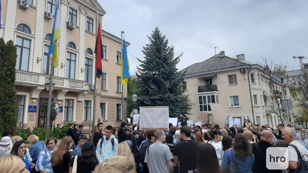 Участники инициативы «ВСУ в первую очередь» требуют от городских властей увеличить расходы на оборону минимум до 15%