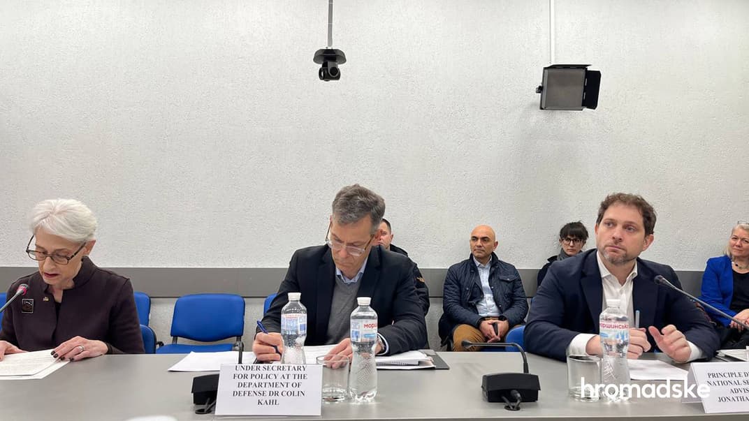 Заместитель министра обороны США по вопросам политики Колин Кал на брифинге в Киеве, 16 января 2023 года