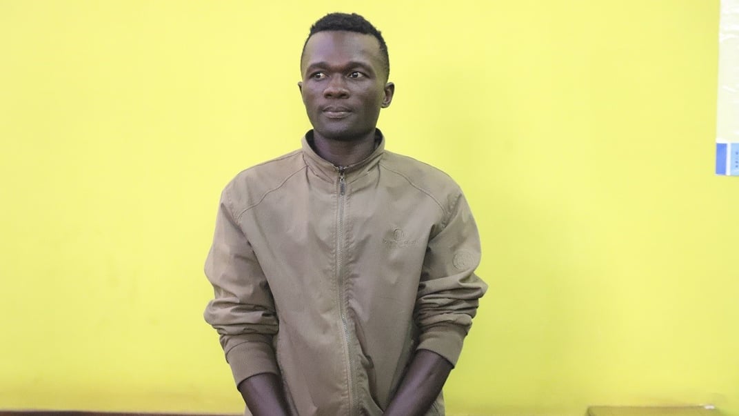 Головний підозрюваний у вбивстві та розчленуванні жінок Коллінз Джумайсі Халуша постає перед судом у Найробі, Кенія, 16 липня 2024 року