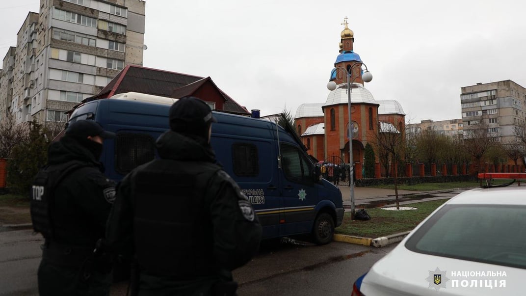 Поліціянти біля храму на честь Різдва Христового в Черкасах, 2 квітня 2025 року