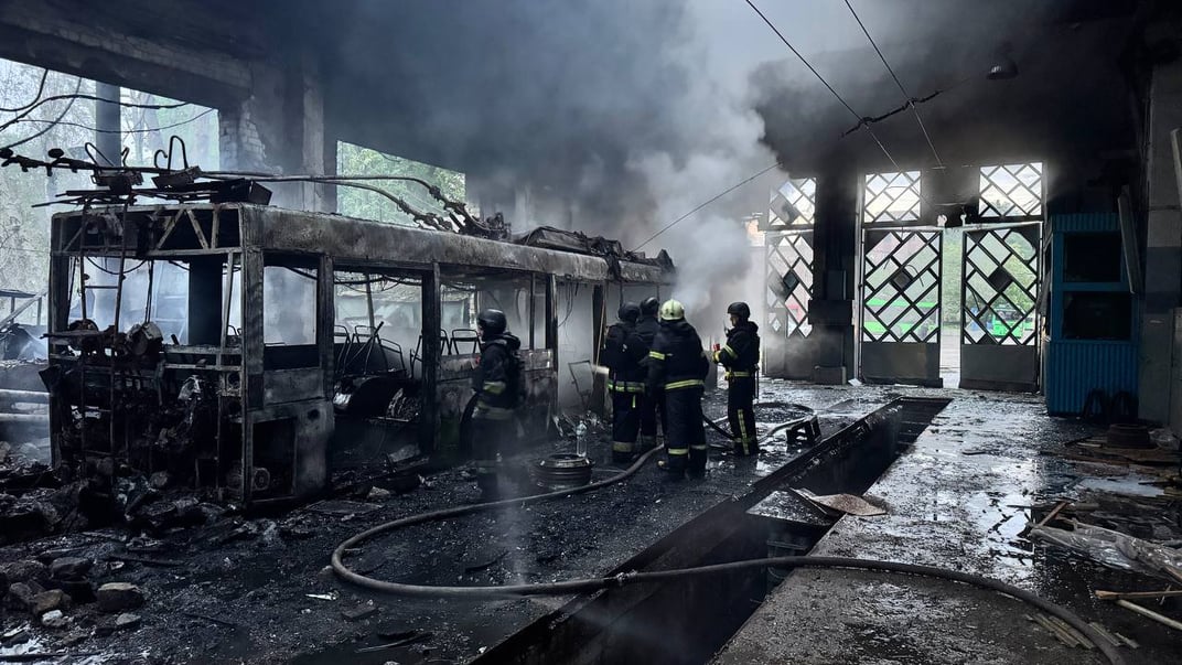 Троллейбус в Харькове после атаки рф