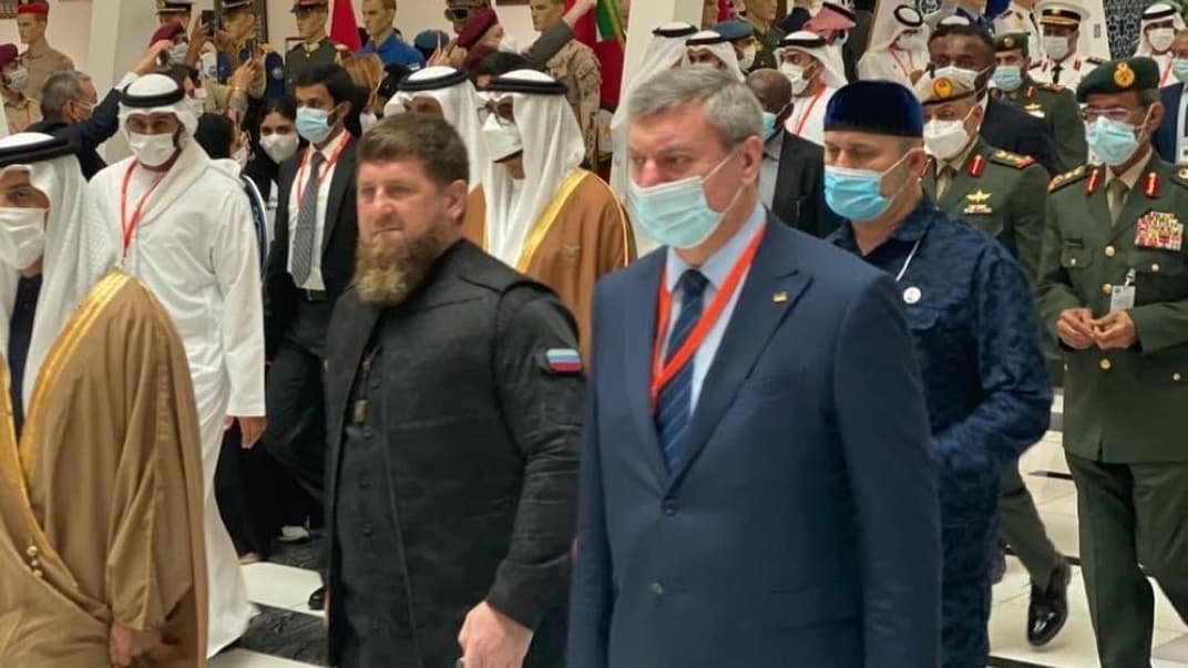 Лідер Чечні Рамзан Кададиров (ліворуч) та віцепрем'єр-міністр та міністр з питань стратегічних галузей промисловості України Олег Уруський (праворуч)