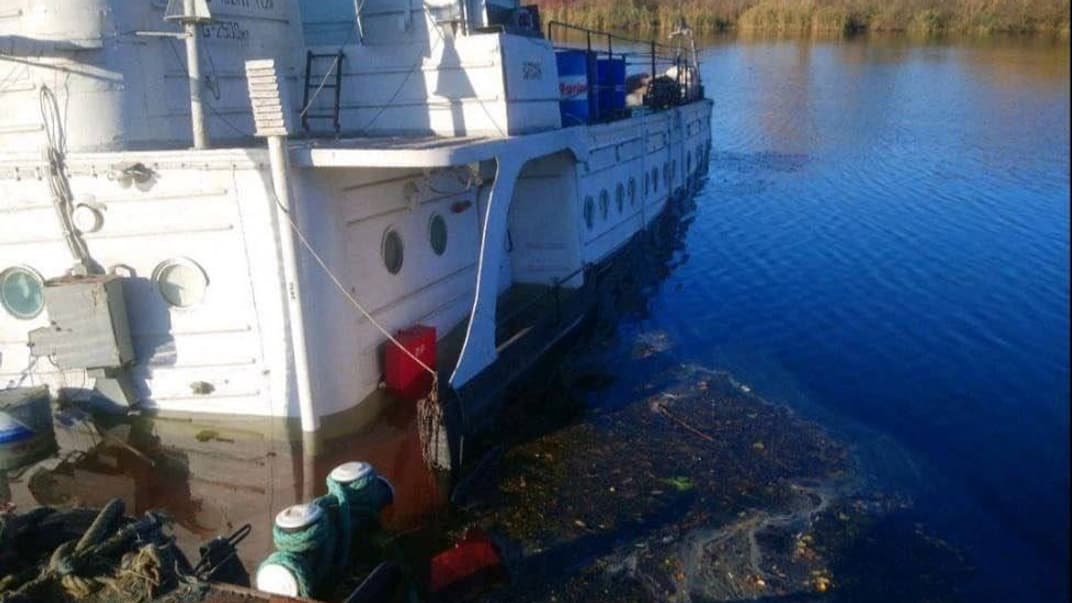 Затоплене окупантами судно на Херсонщині