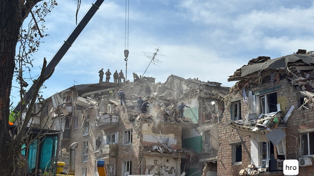 Дом в Киеве, в который попала российская ракета в ночь на 28 августа