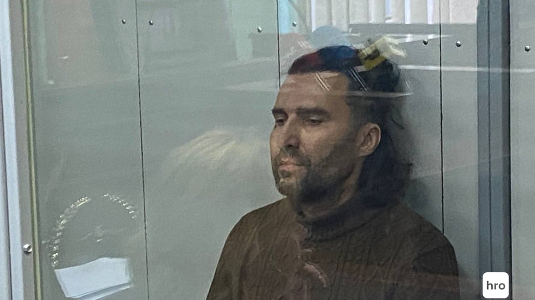 Підозрюваний у побитті велосипедиста Олександр Хілик у залі Подільського райсуду Підозрюваний у побитті велосипедиста Олександр Хілик у залі Подільського райсуду, 4 жовтня 2025 року
