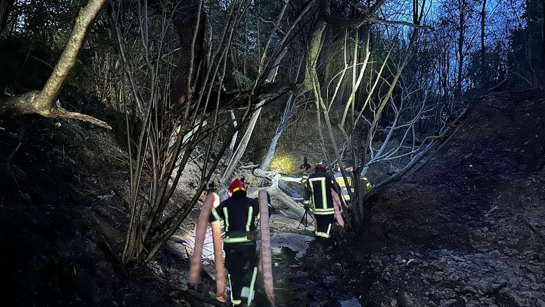 На місці витоку нафти облаштували сім бонових огороджень загальною довжиною 14 м