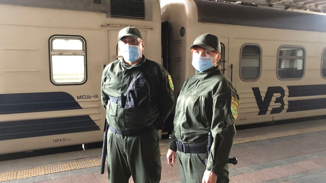 Военизированная охрана с поезда №9 / 10 Киев — Мариуполь