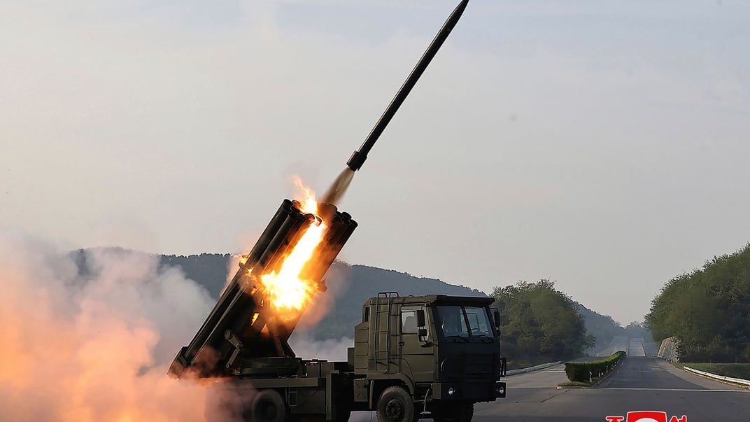 Испытание новых высокоточных ракет для РСЗО М-1991 в Северной Корее, май 2024 года