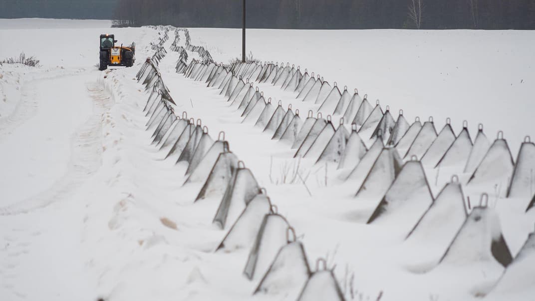 На кордоні встановлюють залізобетонні конструкції