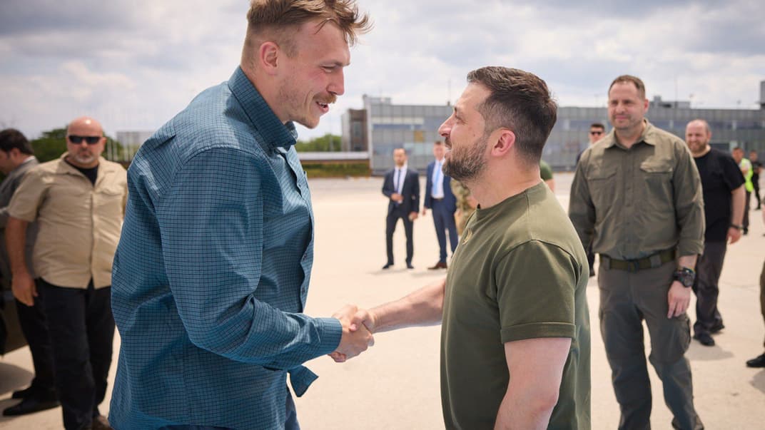 Президент Владимир Зеленский и командир полка «Азов» Денис Прокопенко («Редис»)