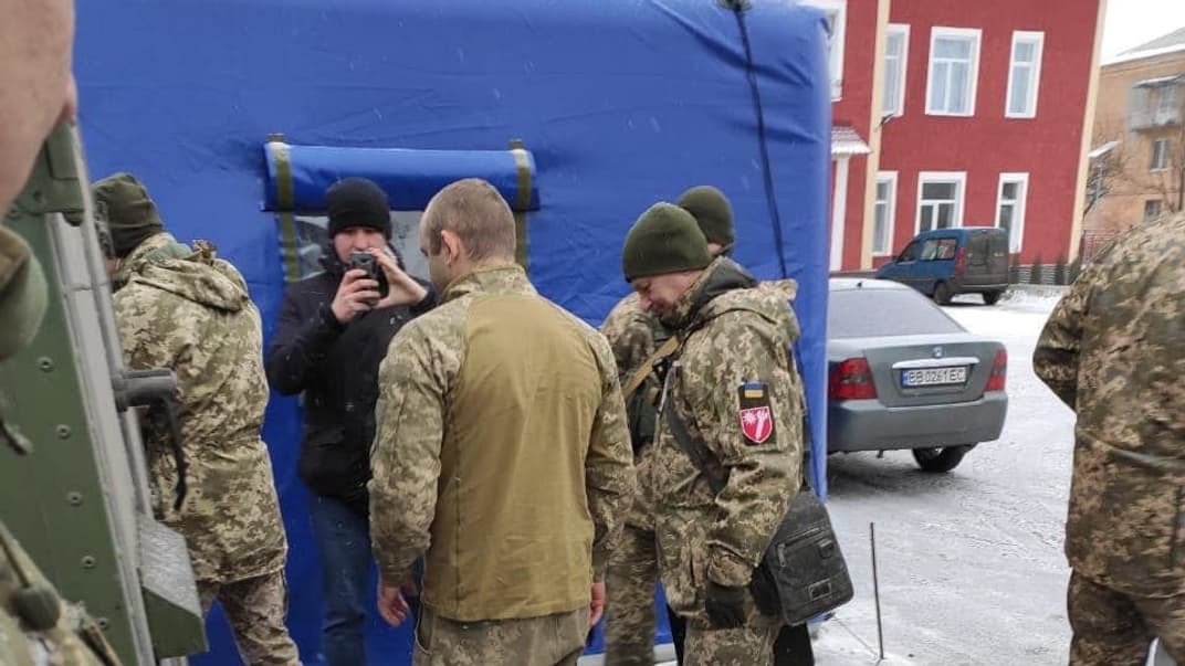 Возвращение украинского военного, которого захватили в плен боевики на Донбассе. 23 декабря 2020 года