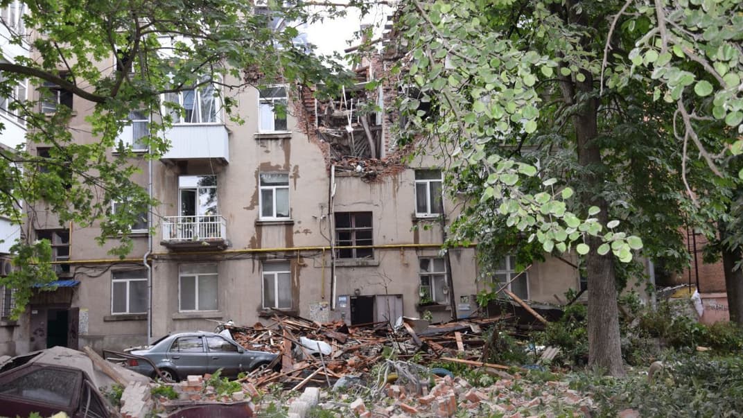 Наслідки удару дронами по місту Суми