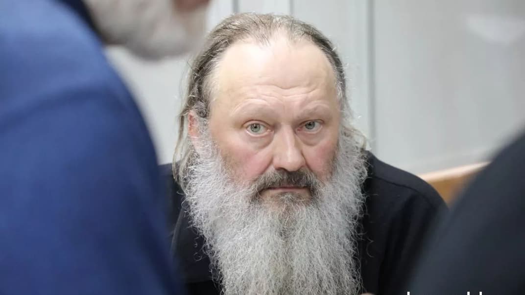 Митрополит Павел (Лебедь) на судебном заседании в Шевченковском райсуде Киева, 1 апреля 2023 года