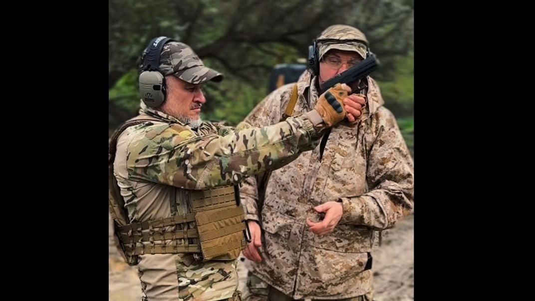 Шеф-кухар Ектор Хіменес-Браво показався у військовій формі