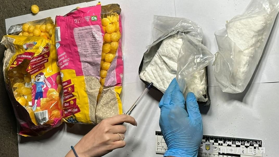 В Одессе мужчина прятал наркотики на продажу в детском рюкзачке