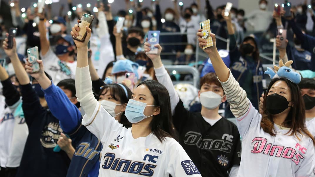 Соцсети-2021: ТикТок взрослеет, Facebook — преимущественно женский, а ленту мы листаем 400 миллионов лет