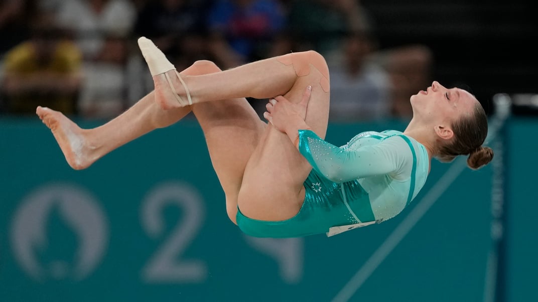 Ана Барбосу з Румунії виступає у фіналі змагань з жіночої художньої гімнастики на Літніх Олімпійських іграх 2024 у Парижі, 5 серпня 2024 року