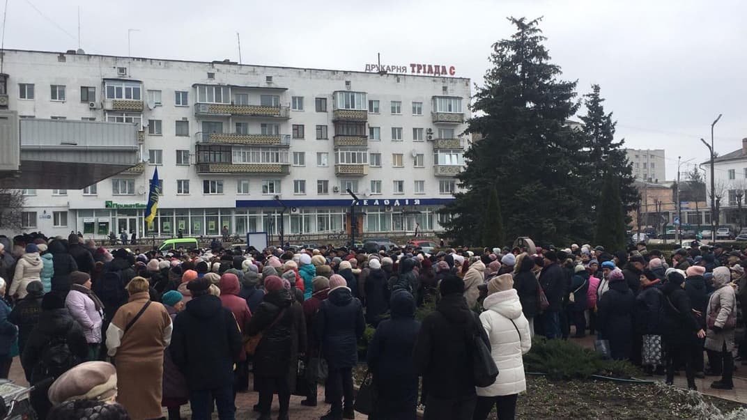 Мітинг пенсіонерів-чорнобильців біля міської ради Коростеня