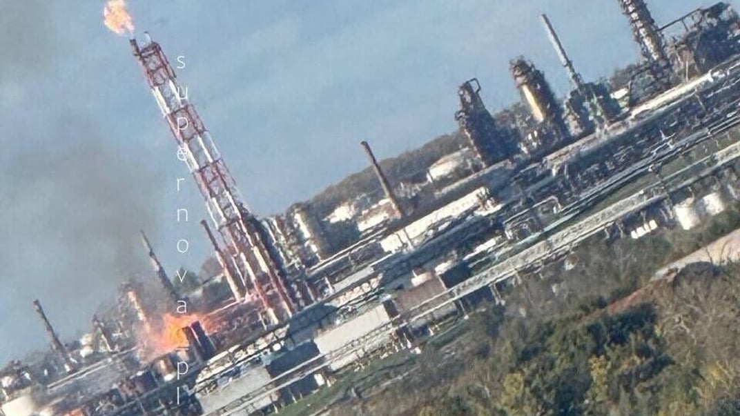 Пошкоджений нафтопереробний завод в Уфі