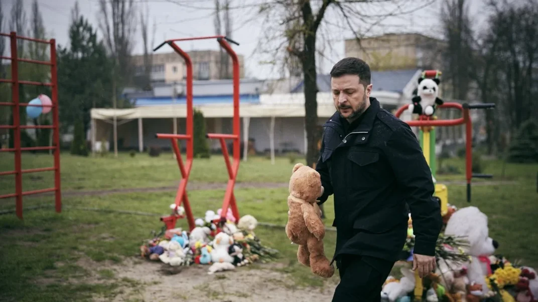 Президент Володимир Зеленський ушанував пам’ять убитих російською ракетою у Кривому Розі