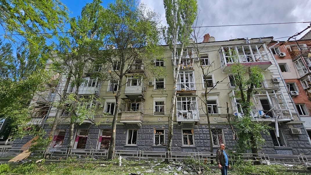 Последствия российского авиаудара по Херсону 15 мая 2024 года