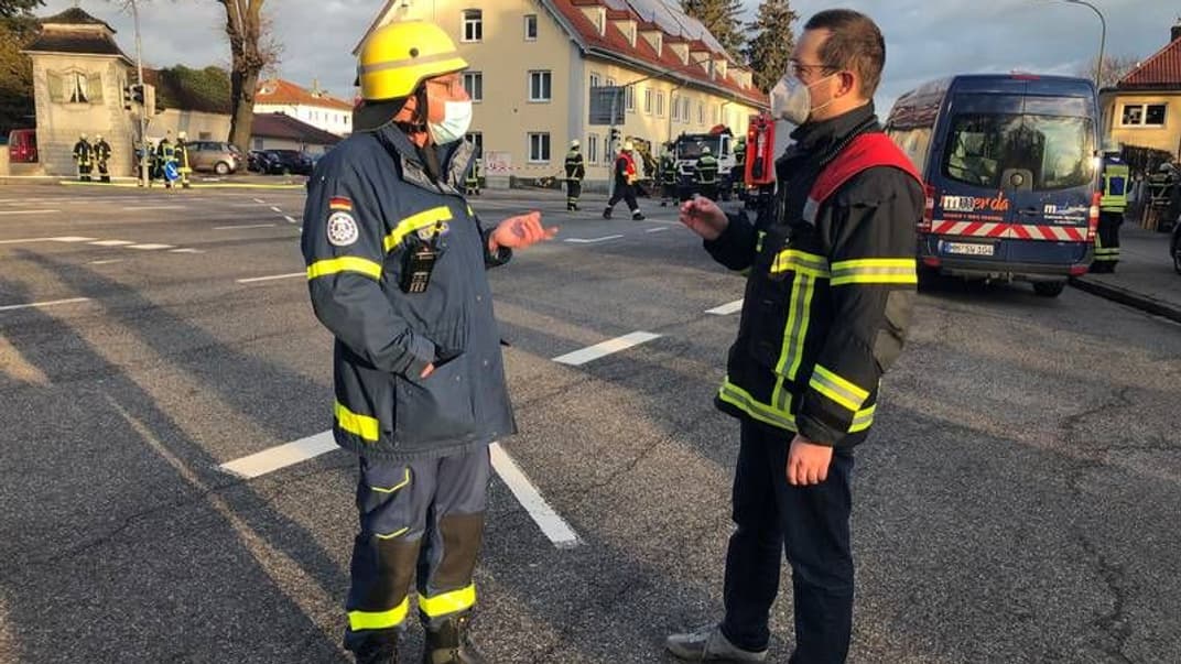 Рятувальники стоять поруч із місцем вибуху, Меммінген (Німеччина), 5 лютого 2020 року