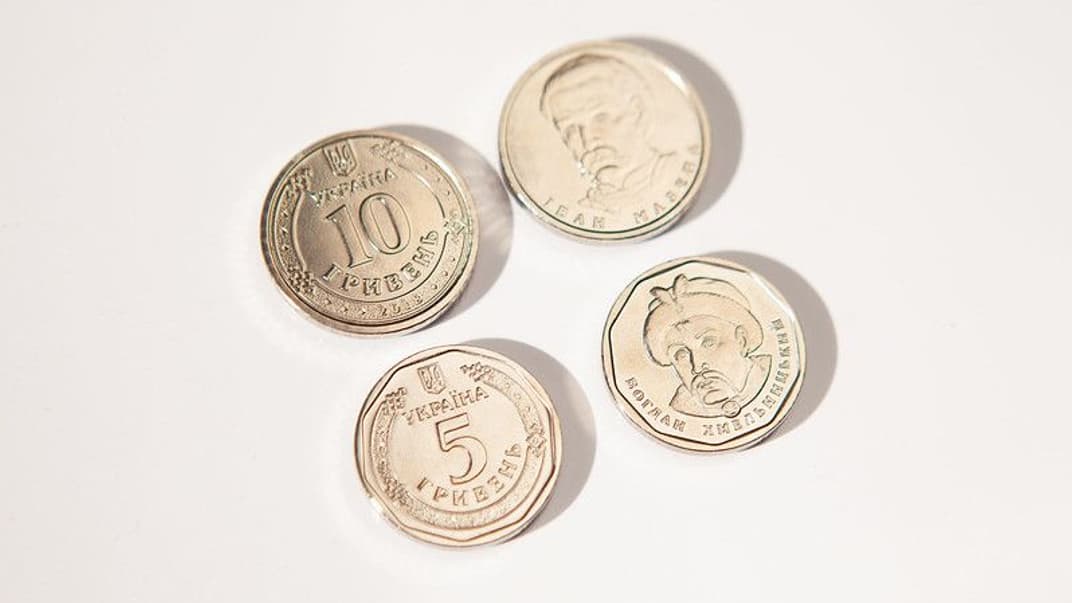 Монети номіналом 5 та 10 гривень