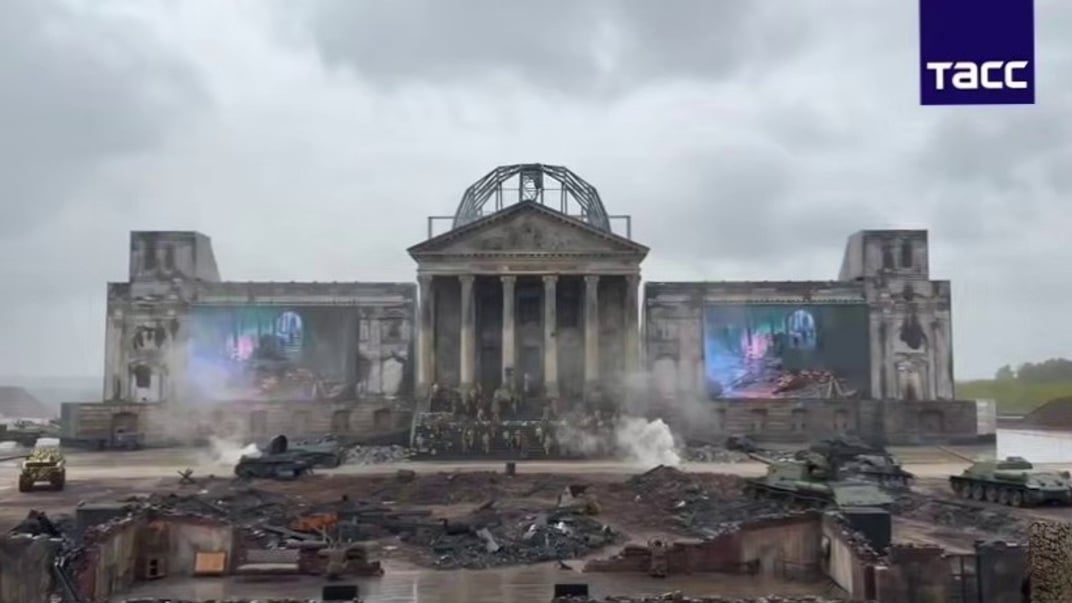 Копія Райхстагу у Москві, зведена до Дня перемоги