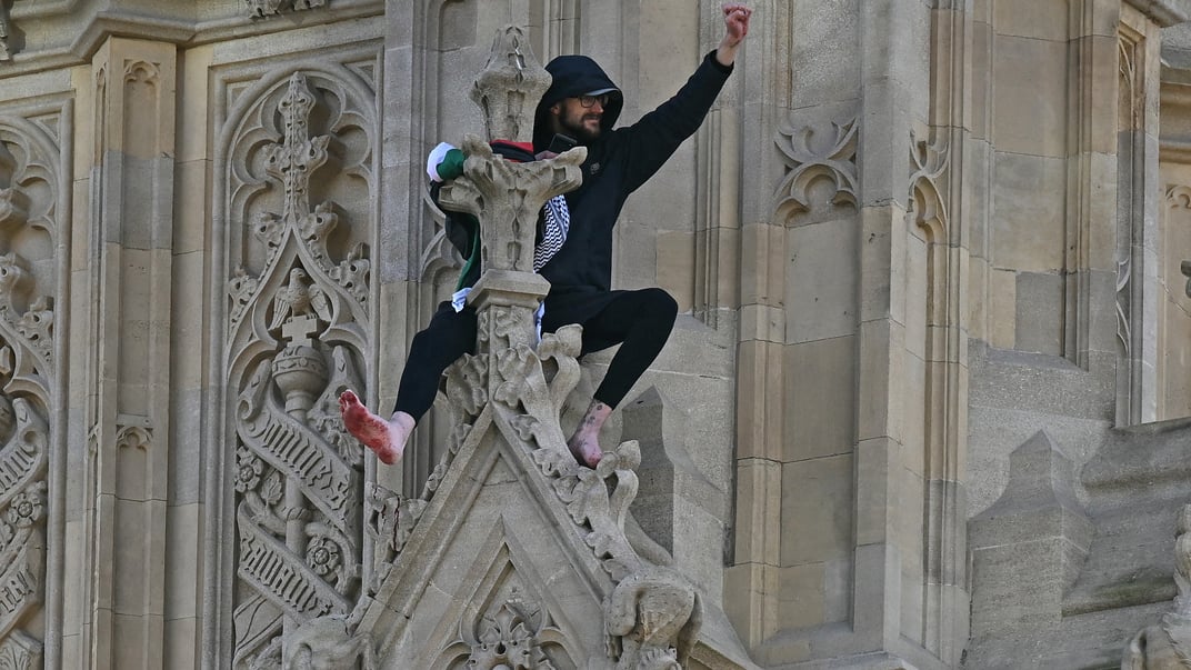 Пропалестинський протестувальник виліз на Біг-Бен у Лондоні