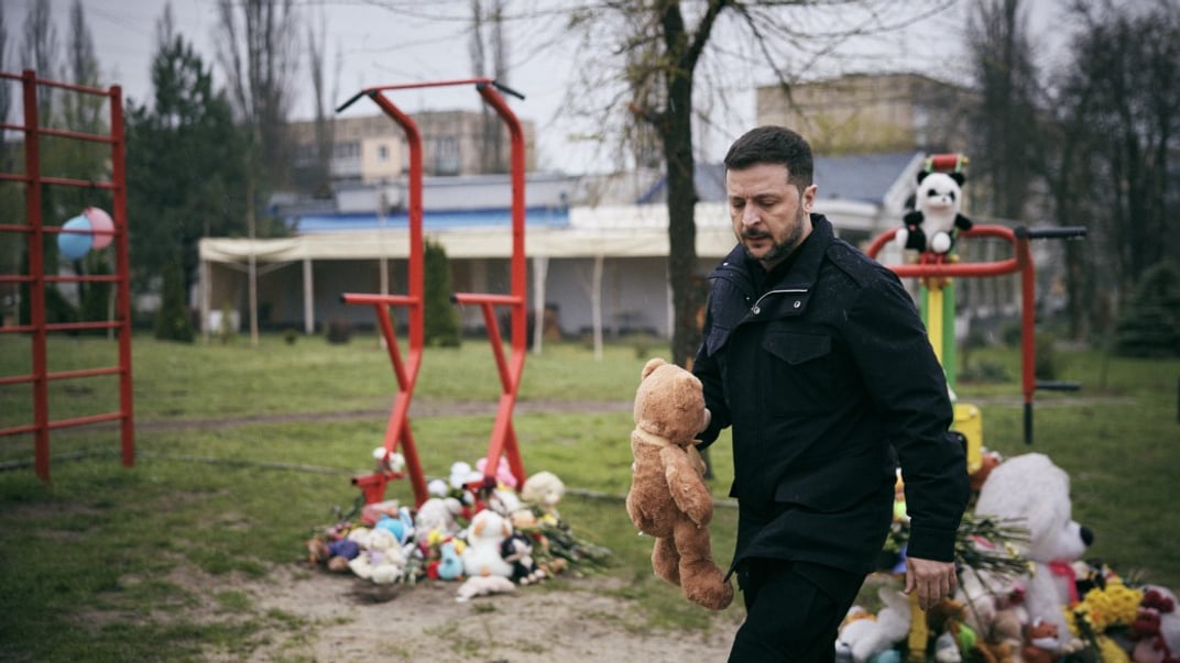Президент Володимир Зеленський ушанував пам’ять убитих російською ракетою у Кривому Розі