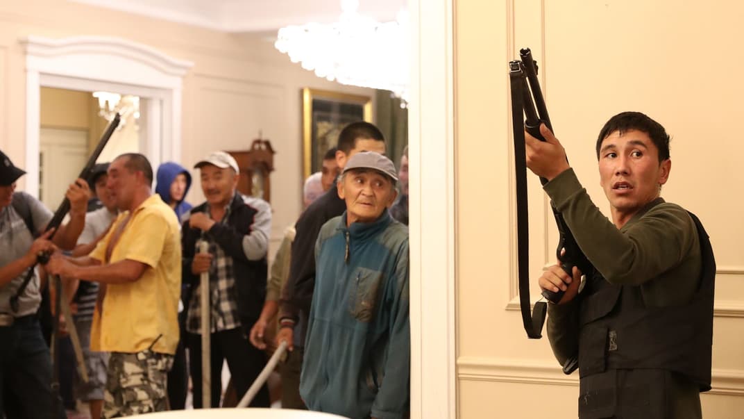 Столкновения при попытке задержания бывшего президента Алмазбека Атамбаева, которого обвиняют в коррупции, в селе Кой-Таш около Бишкека, Кыргызстан, 7 августа 2019 года