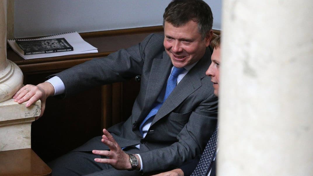 Бывшие народные депутаты Константин Жеваго и Виталий Хомутынник во время внеочередного заседания Верховной Рады, Киев, 22 мая 2019 года