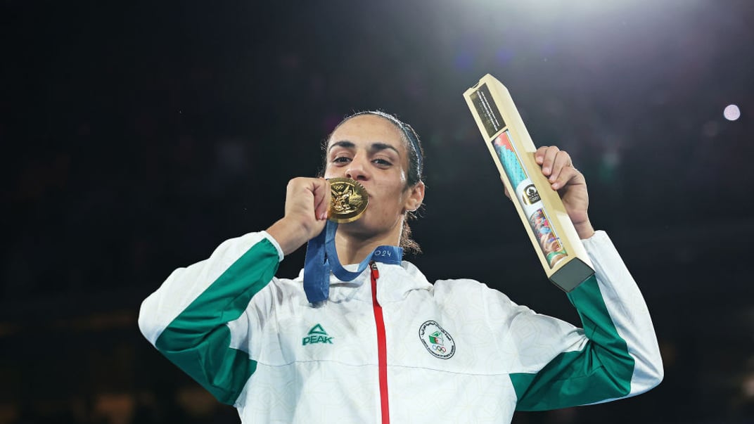 Алжирська боксерка Іман Хелів із золотою медаллю літньої Олімпіади-2024 у Парижі