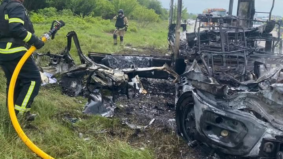 Уничтоженный служебный автомобиль энергетиков в Сумах