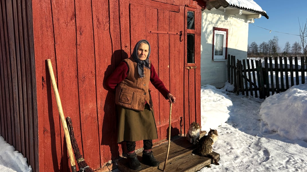 85-річна Ніна Лемех все життя прожила у будинку, де немає електрики