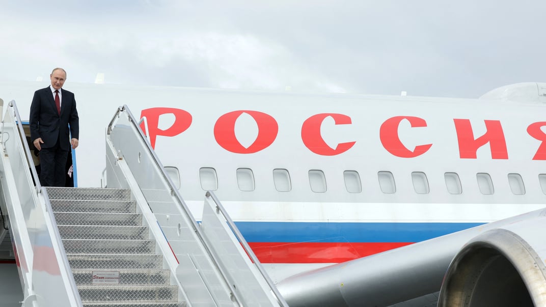 російський лідер володимир путін після приземлення на Алясці, 15 серпня 2025 року