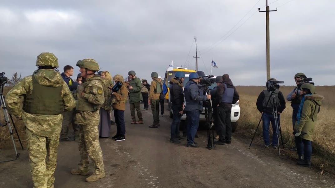На Донбасі почалося розведення військ біля Петрівського, 9 листопада