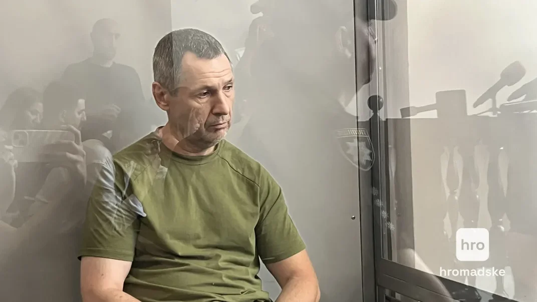 Підозрюваний у вбивстві Андрія Парубія в залі суду, 2 вересня 2025 року Підозрюваний у вбивстві Андрія Парубія в залі суду, 2 вересня 2025 року