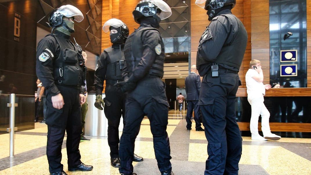 Нацполіція і ГПУ проводять обшук в офісі холдингу "Вести", який розташований в БЦ "Гулівер", в Києві, 14 липня 2017 року.