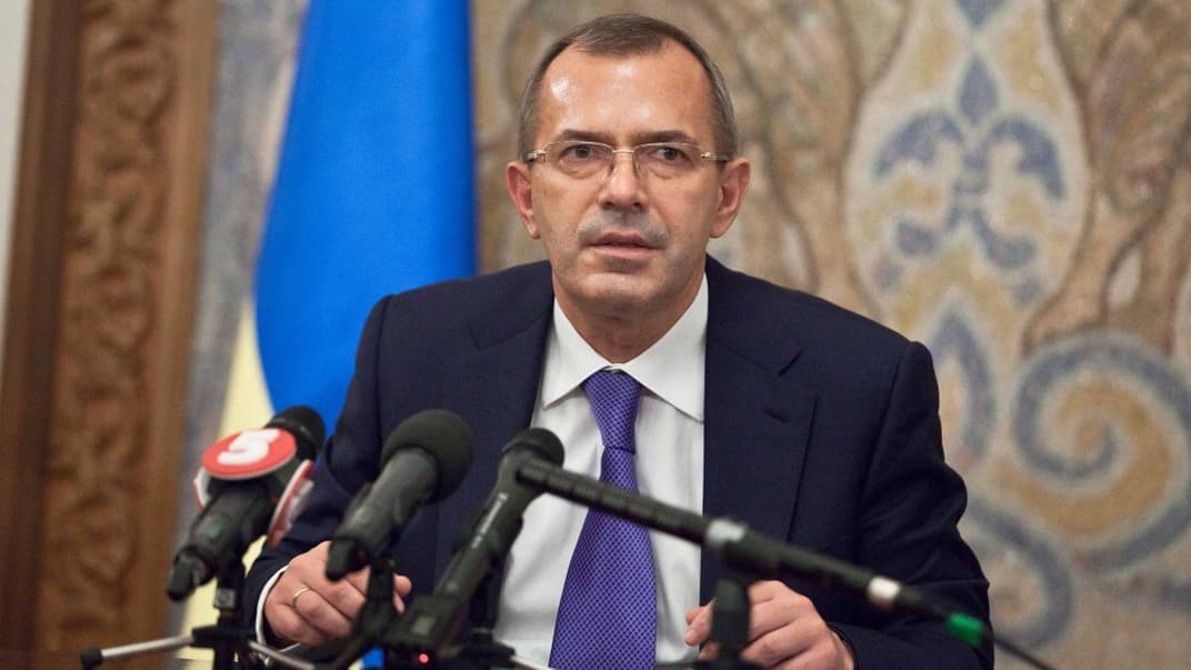 Глава Администрации президента Януковича Андрей Клюев во время брифинга в Киеве, 21 февраля 2014 года