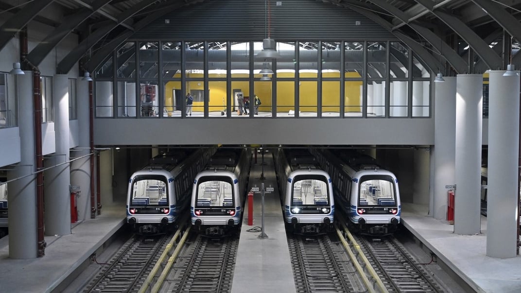 Вагоны метро в Салониках в новом депо перед его официальным открытием 30 ноября